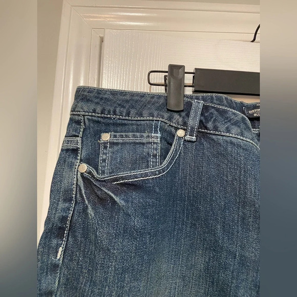 Canyon River Blues Split Hem Straight Leg Capri Denim White Trim Jeans Size 16 P - Picture 7 of 10